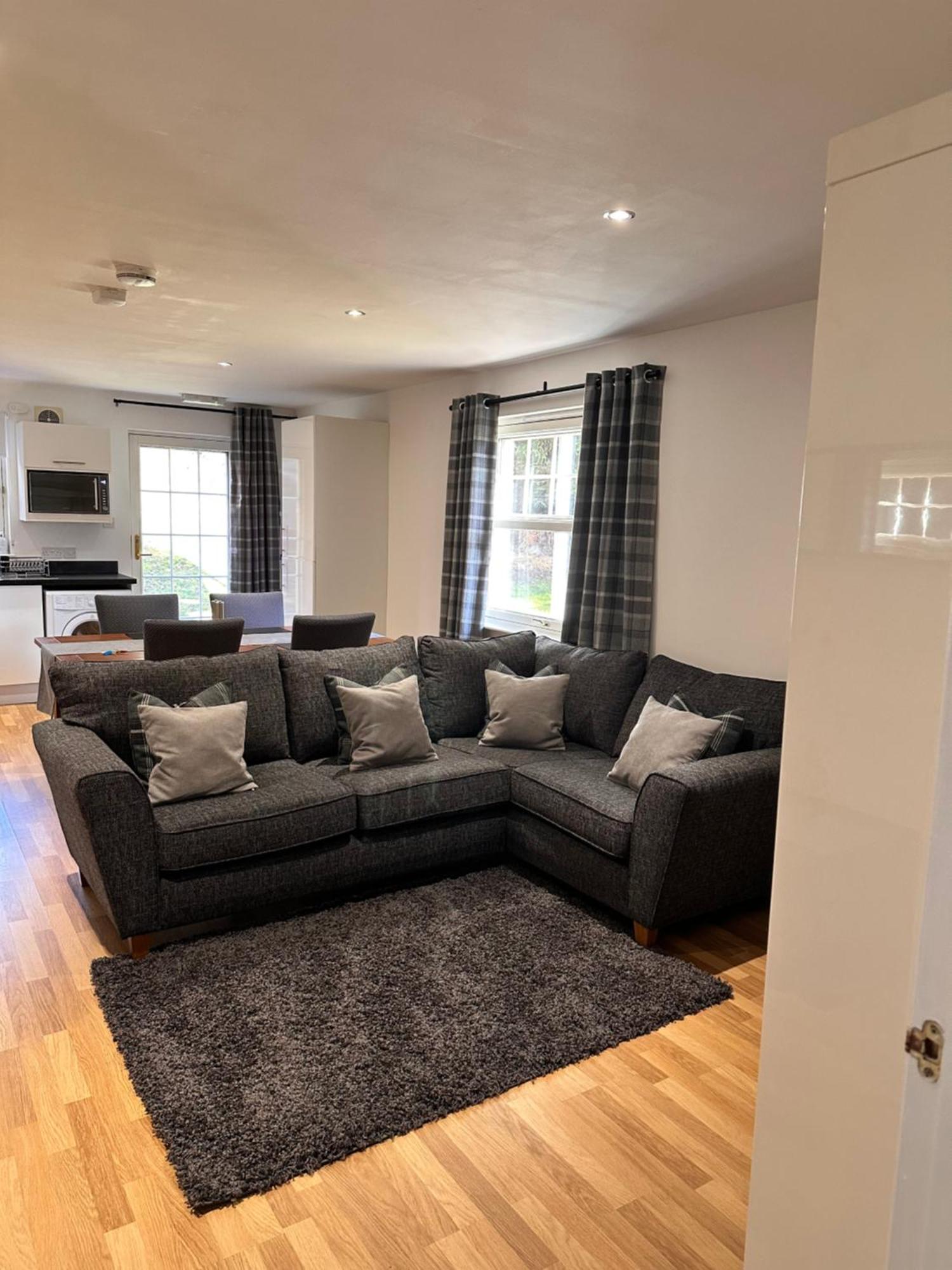 Apartment In Queens Court, Banchory Inchmarlo Екстериор снимка